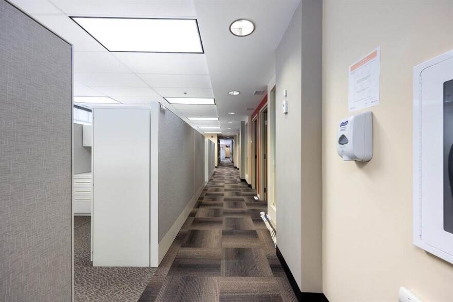 More Photos Of 10217 Queen St, Fort McMurray Office For Sale