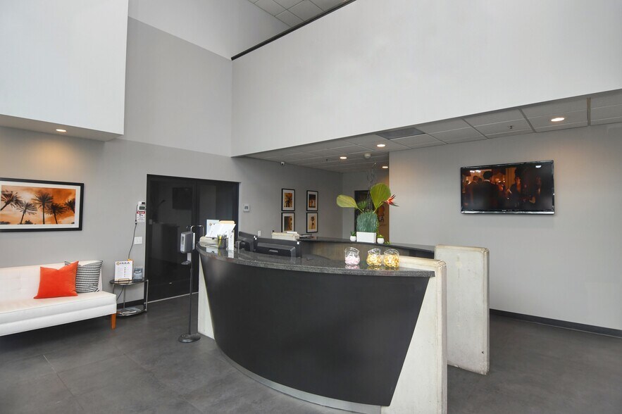 More Photos Of 1111 S Victory Blvd, Burbank Research And Development For Lease