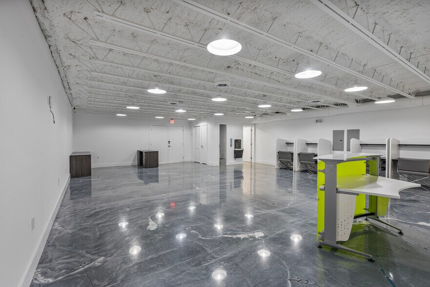 More Photos Of 2075-2129 W 76th St, Hialeah Showroom For Lease