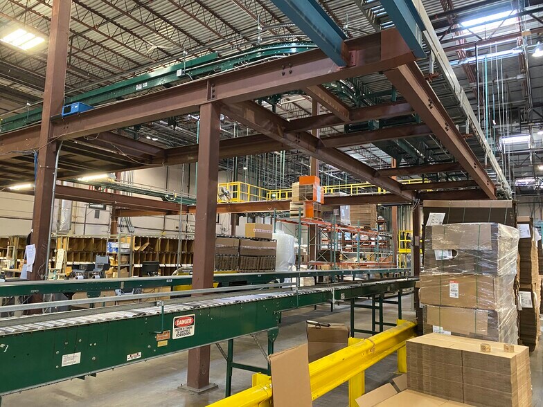 More Photos Of 38 Corporate Cir, Albany Distribution For Lease