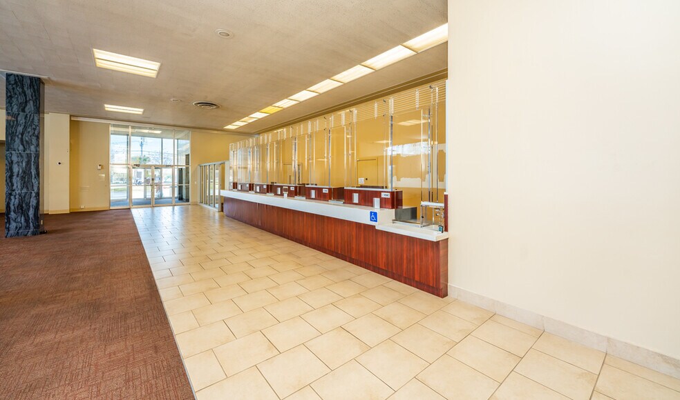 More Photos Of 130 N Ridgewood Ave, Daytona Beach Office For Sale