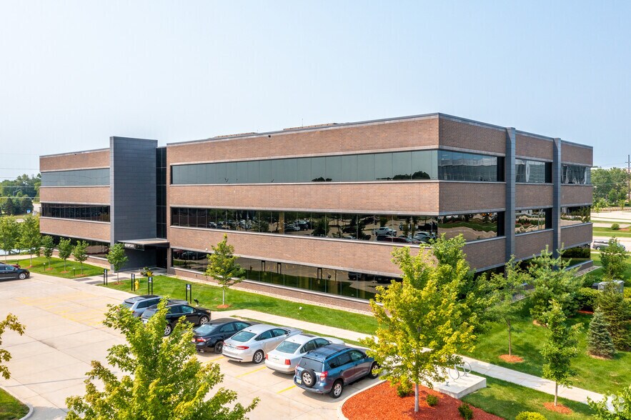 More Photos Of 1075 Jordan Creek Pky, West Des Moines Office For Lease