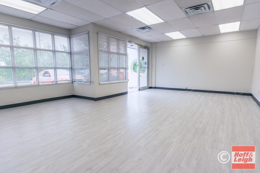 More Photos Of 4725 Town Center Dr, Colorado Springs Warehouse For Lease