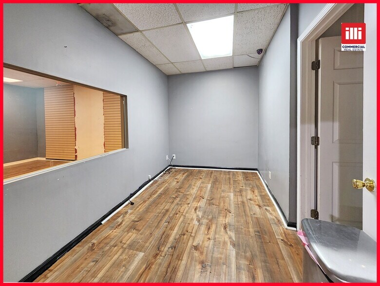 More Photos Of 18543-18545 Ventura Blvd, Tarzana Storefront For Lease