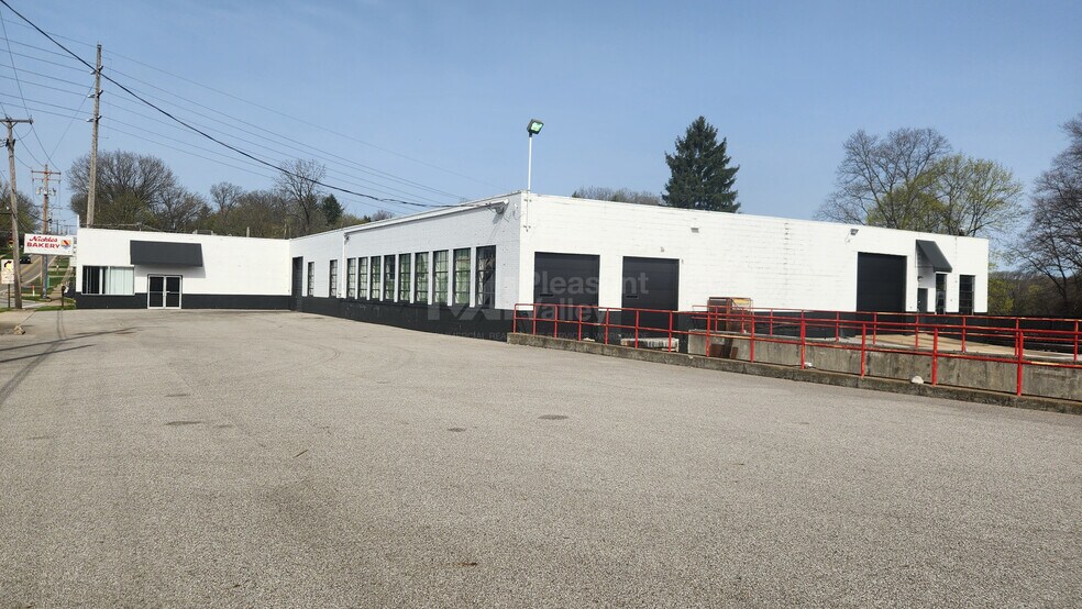 Primary Photo Of 3775 Mogadore Rd, Mogadore Showroom For Lease