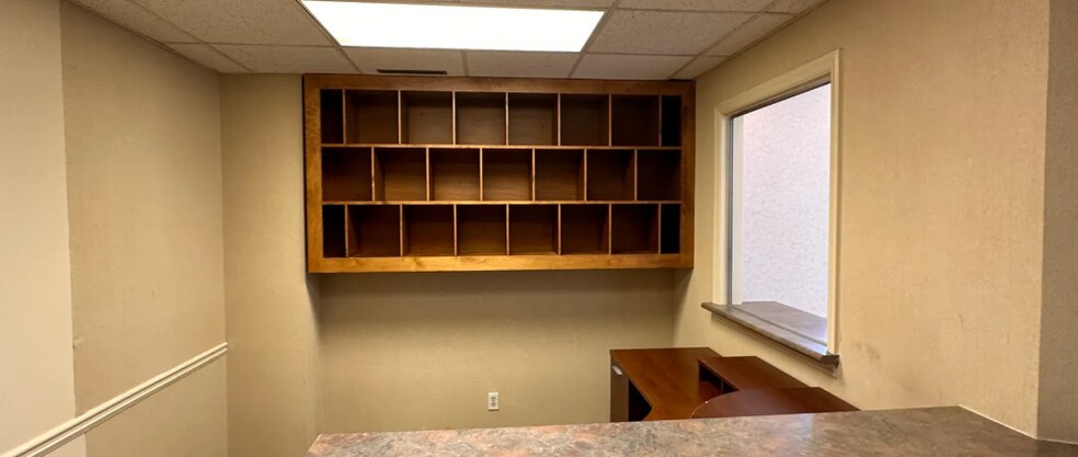 More Photos Of 1930 Braeburn Dr, Salem Medical For Sale