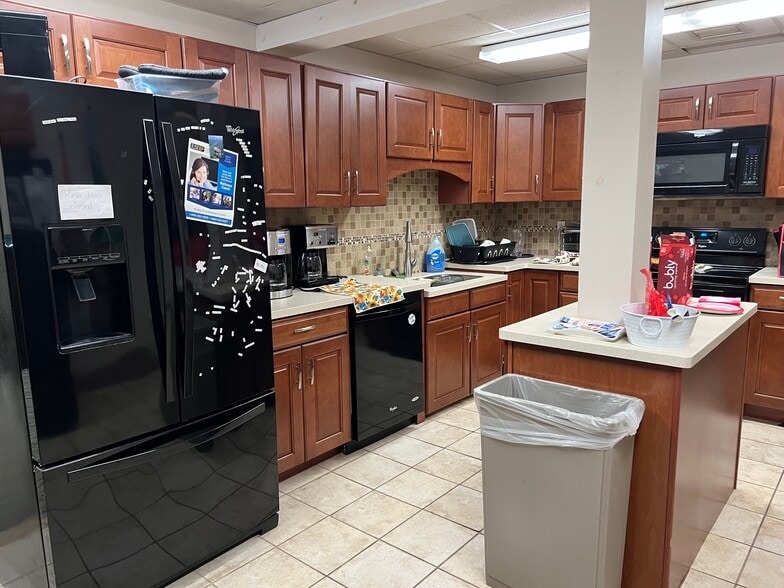 More Photos Of 8 Mountain View Ave, Colonie Office For Sale