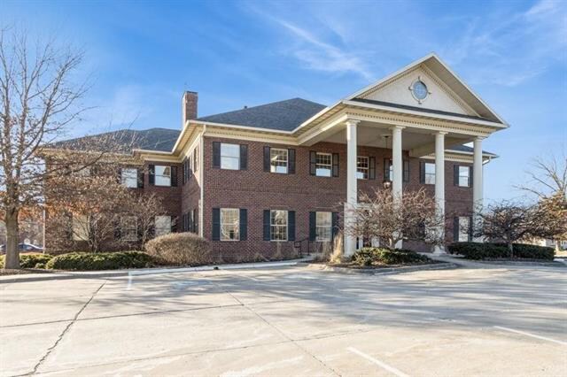 Primary Photo Of 520 10th Ave, Coralville Medical For Sale