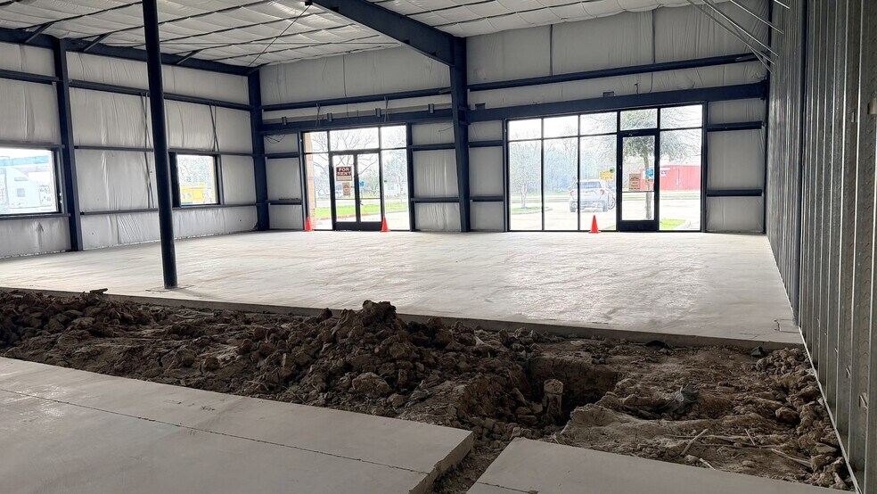 More Photos Of 1624 Hill Ave, Dickinson Storefront Retail Office For Lease