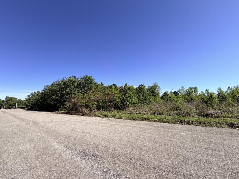More Photos Of 0 English Towne Rd, Memphis Land For Sale
