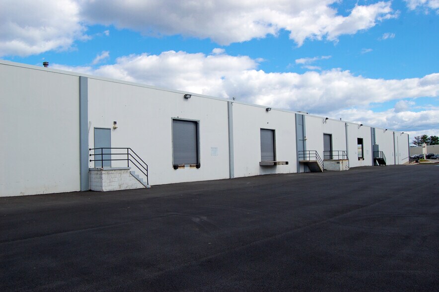 More Photos Of 1716 Whitehead Rd, Woodlawn Warehouse For Lease