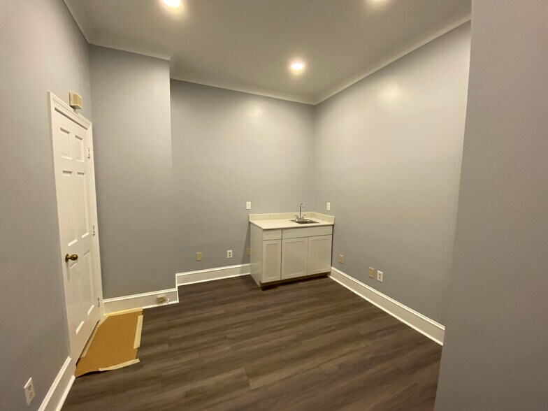 More Photos Of 1029-1057 Dresser Ct, Raleigh Office For Sale