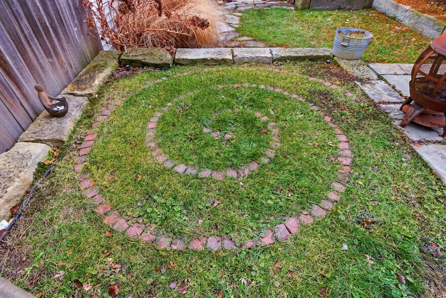 More Photos Of 20 N Mulberry St, Mansfield Office For Sale