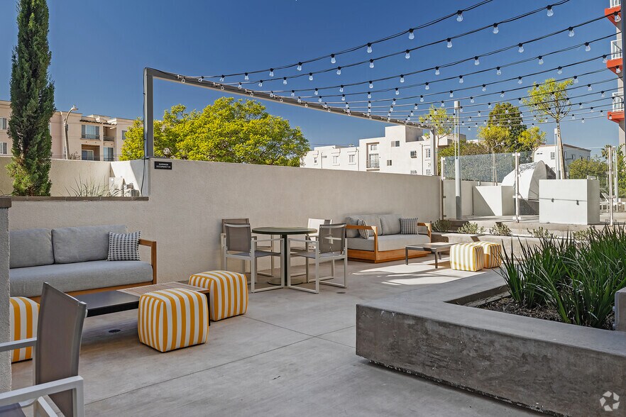 More Photos Of 988 S Manhattan Pl, Los Angeles Apartments For Lease