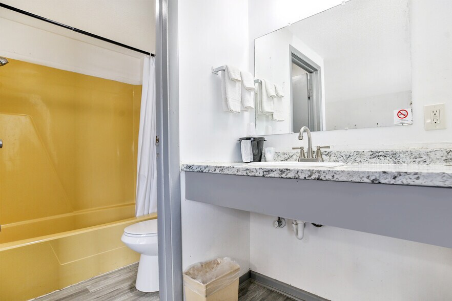 More Photos Of 2102 E Main St, Albert Lea Hotel For Sale