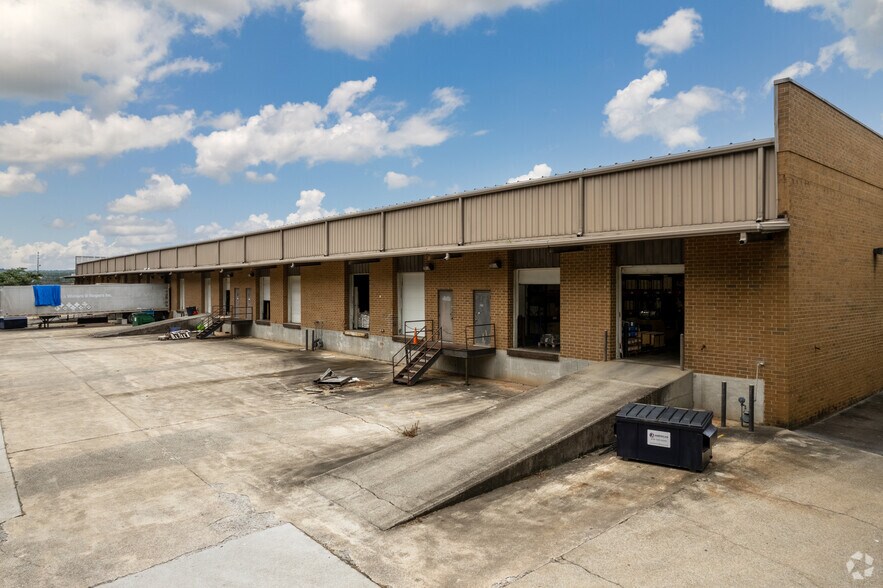 More Photos Of 7110 Oak Ridge Pky, Austell Warehouse For Lease