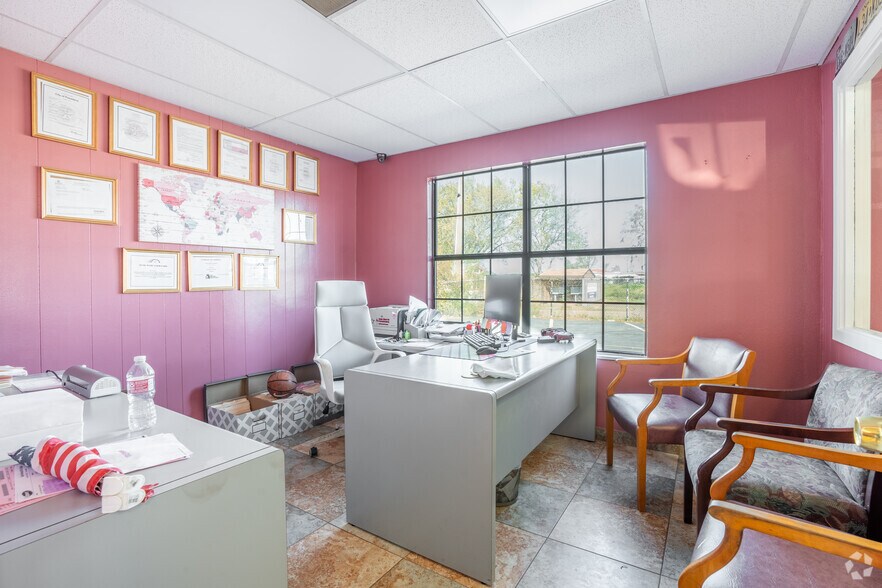 More Photos Of 2606 Shaver St, Pasadena Auto Dealership For Lease