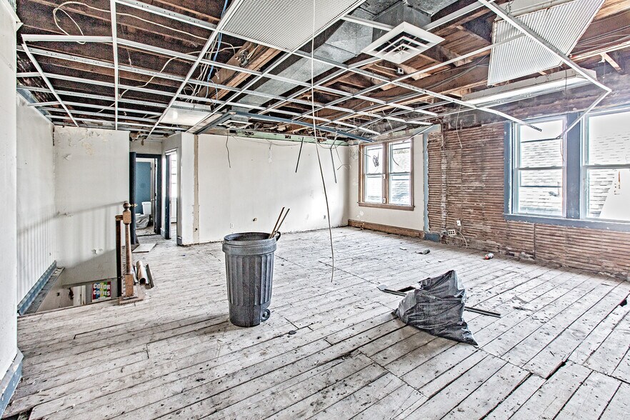 More Photos Of 16 S Maryland Ave, Wilmington General Retail For Sale