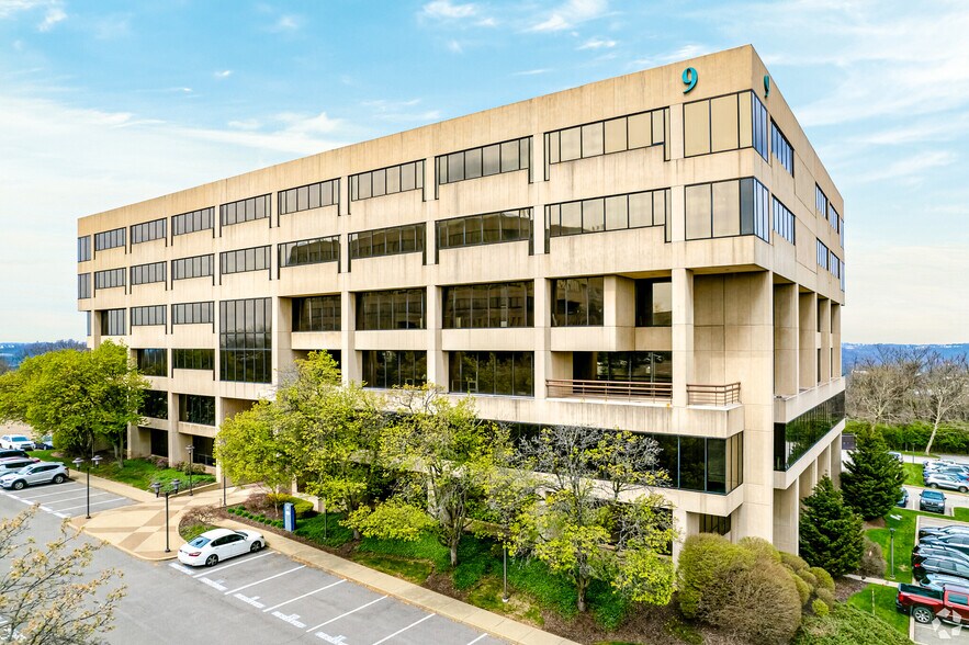 More Photos Of 750 Holiday Dr, Pittsburgh Office For Sale