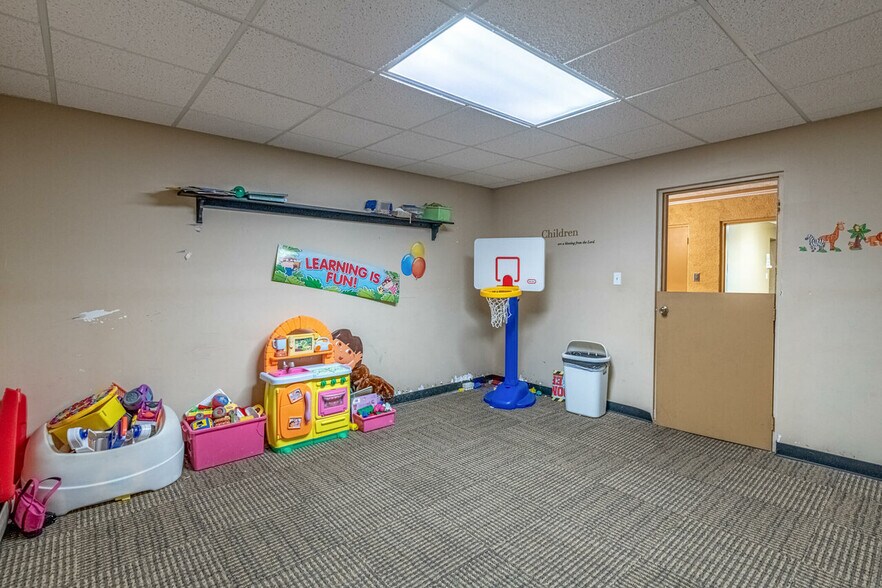 More Photos Of 6205 Miller Ln, Dayton Religious Facility For Sale