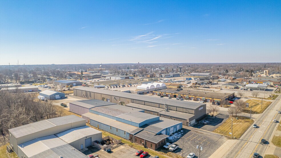 More Photos Of 1019 E Summit St, Crown Point Warehouse For Sale