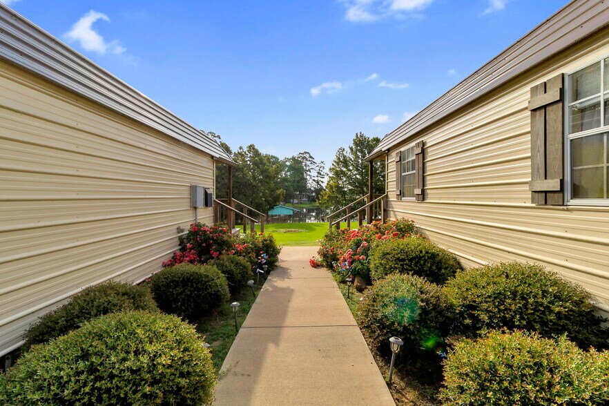 More Photos Of 13050 U.S. 190 hwy, Onalaska Freestanding For Sale