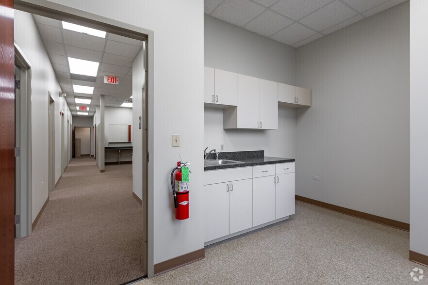 More Photos Of 16151 Weber Rd, Joliet Medical For Lease