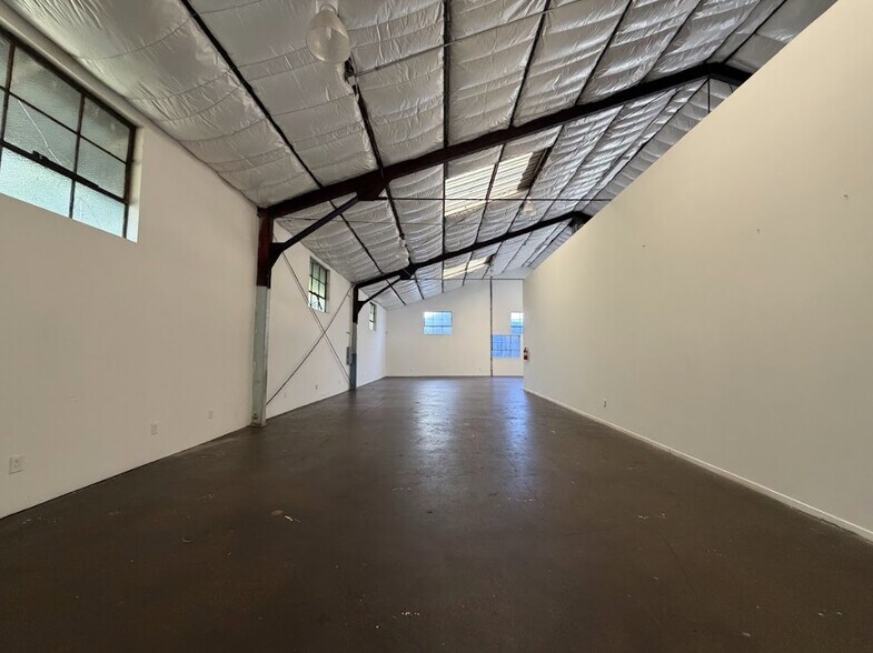 More Photos Of 1989 Blake Ave, Los Angeles Manufacturing For Lease