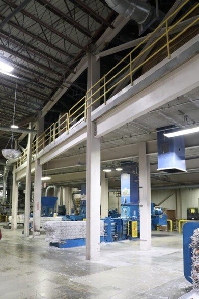 More Photos Of 2300 Brown Ave, Waseca Manufacturing For Sale