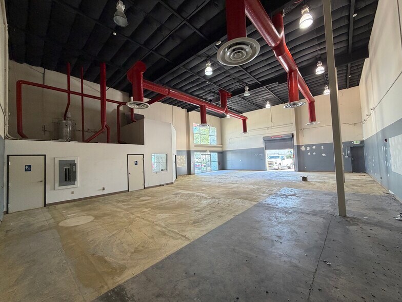 More Photos Of 920 Matley Ave, Reno Showroom For Lease