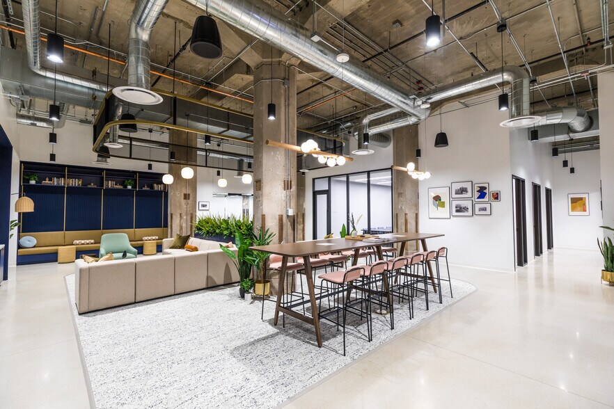 More Photos Of 600 W Chicago Ave, Chicago Office For Lease