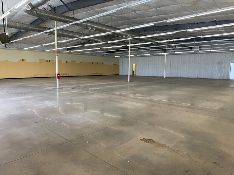 More Photos Of 215 E 1st St, Granite Freestanding For Sale