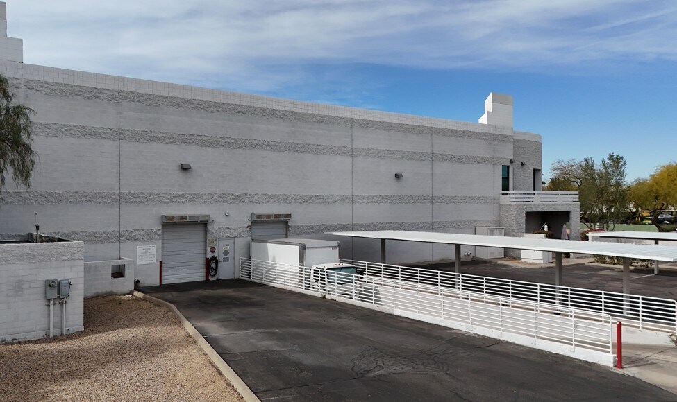 More Photos Of 7435 E Tierra Buena Ln, Scottsdale Warehouse For Lease