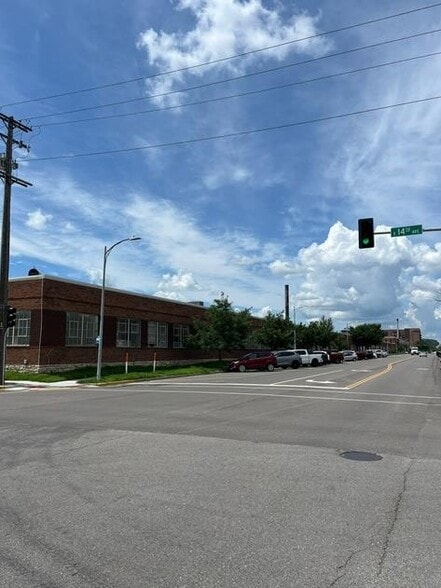 More Photos Of 220 E 14th Ave, North Kansas City Distribution For Lease