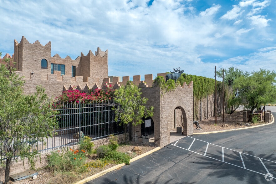 More Photos Of 4800 W Gates Pass Rd, Tucson Specialty For Sale