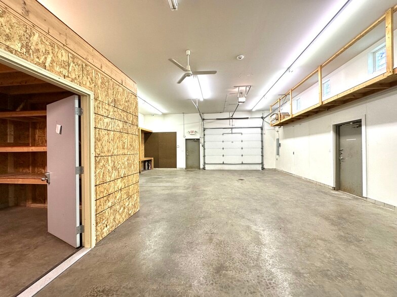 More Photos Of 2000-2166 45th St, Highland Unknown For Lease
