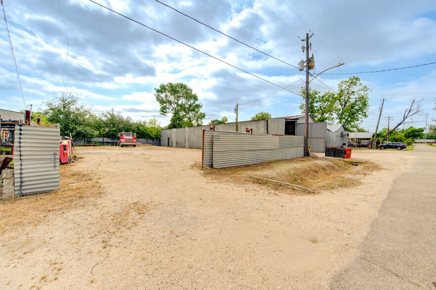 More Photos Of 3416 Sakowitz St, Houston Warehouse For Sale