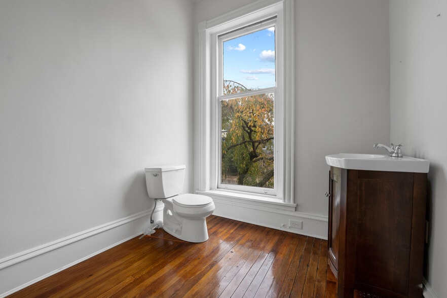 More Photos Of 2401 W Main St, Richmond Storefront Retail Office For Lease