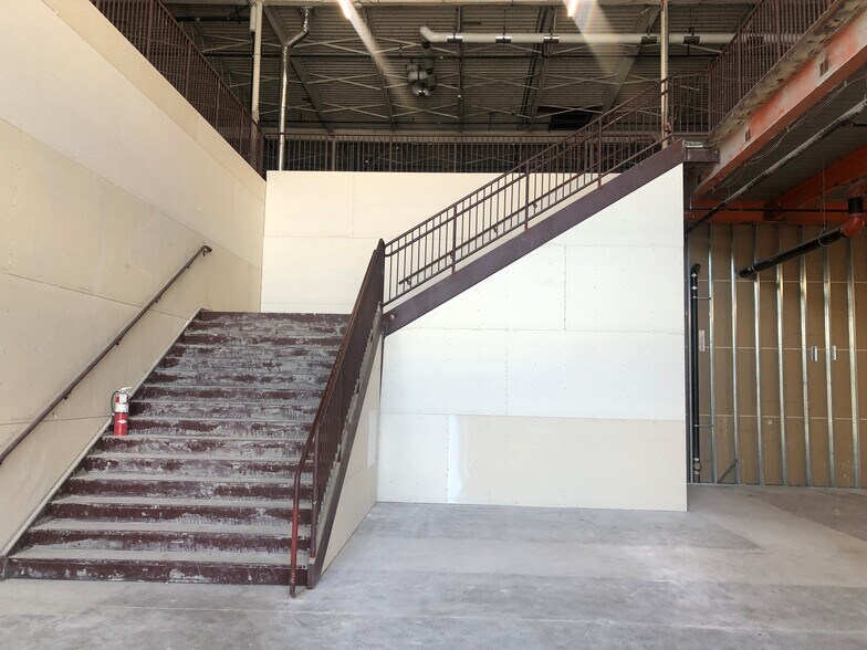 More Photos Of 2910 Seward Hwy, Anchorage General Retail For Lease