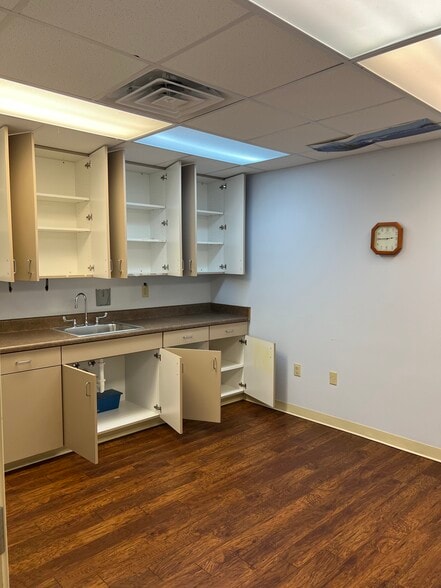 More Photos Of 876 Loop 337, New Braunfels Medical For Lease