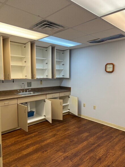 More Photos Of 876 Loop 337, New Braunfels Medical For Sale