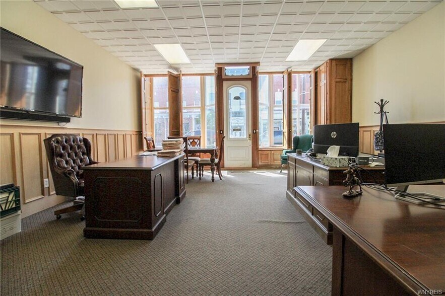 More Photos Of 15 Main St, Middleport Storefront For Lease