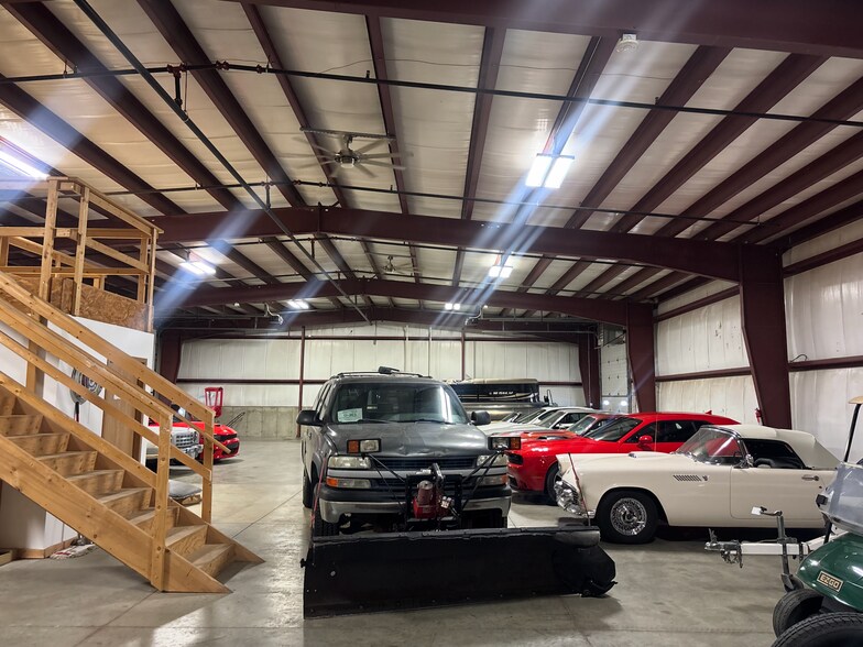 More Photos Of 605 S Lyons Ave, Sioux Falls Warehouse For Sale