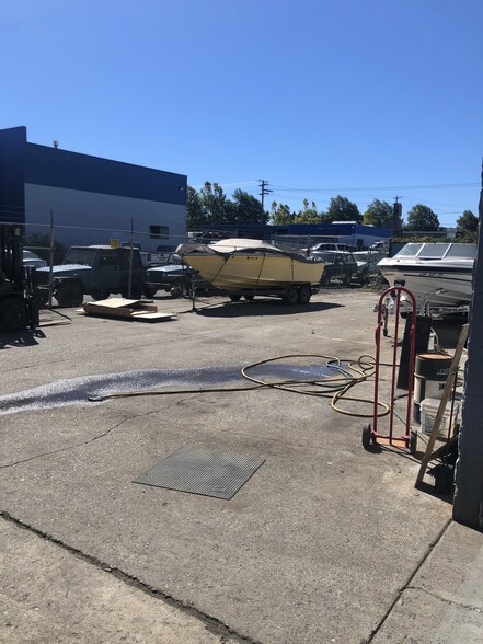 More Photos Of 251 NE Kilpatrick St, Portland Warehouse For Lease