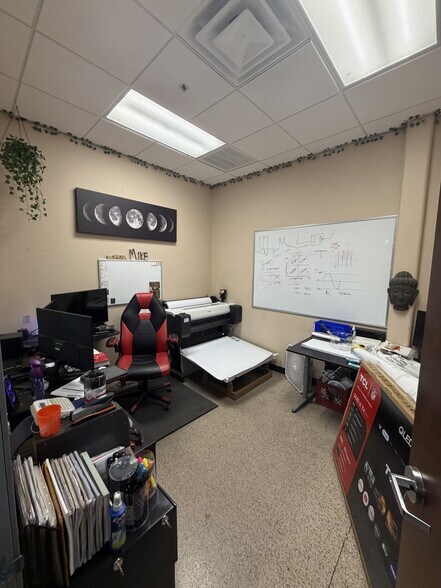 More Photos Of 2140 S Douglas Dr, Chandler Warehouse For Lease