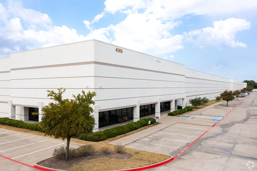 Primary Photo Of 4265 Trade Center Dr, Grapevine Warehouse For Lease