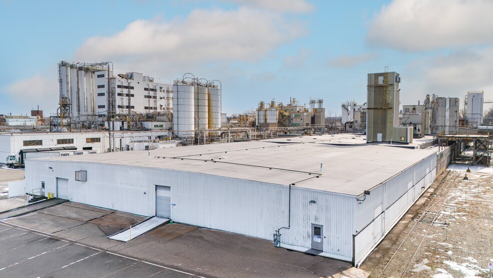Primary Photo Of 4250 Bells Ln, Louisville Manufacturing For Sale