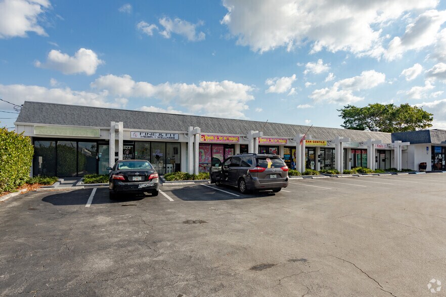 More Photos Of 821-859 E Oakland Park Blvd, Oakland Park Storefront For Lease