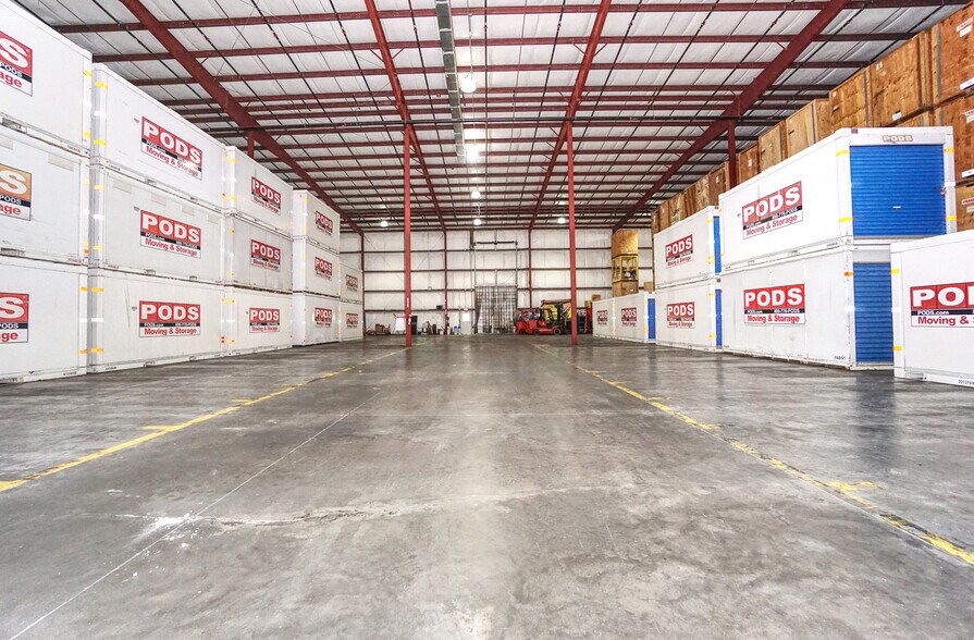 More Photos Of 6791 28th St Cir E, Sarasota Warehouse For Lease