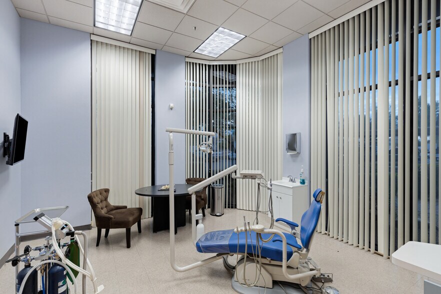 More Photos Of 15730 N 83rd Way, Scottsdale Distribution For Lease